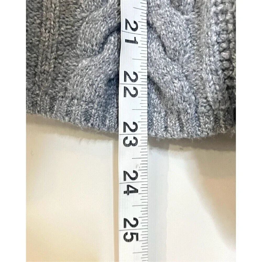 Old Navy Cable Knit Cropped Sweater Women’s M Gray Cozy Comfy Winter